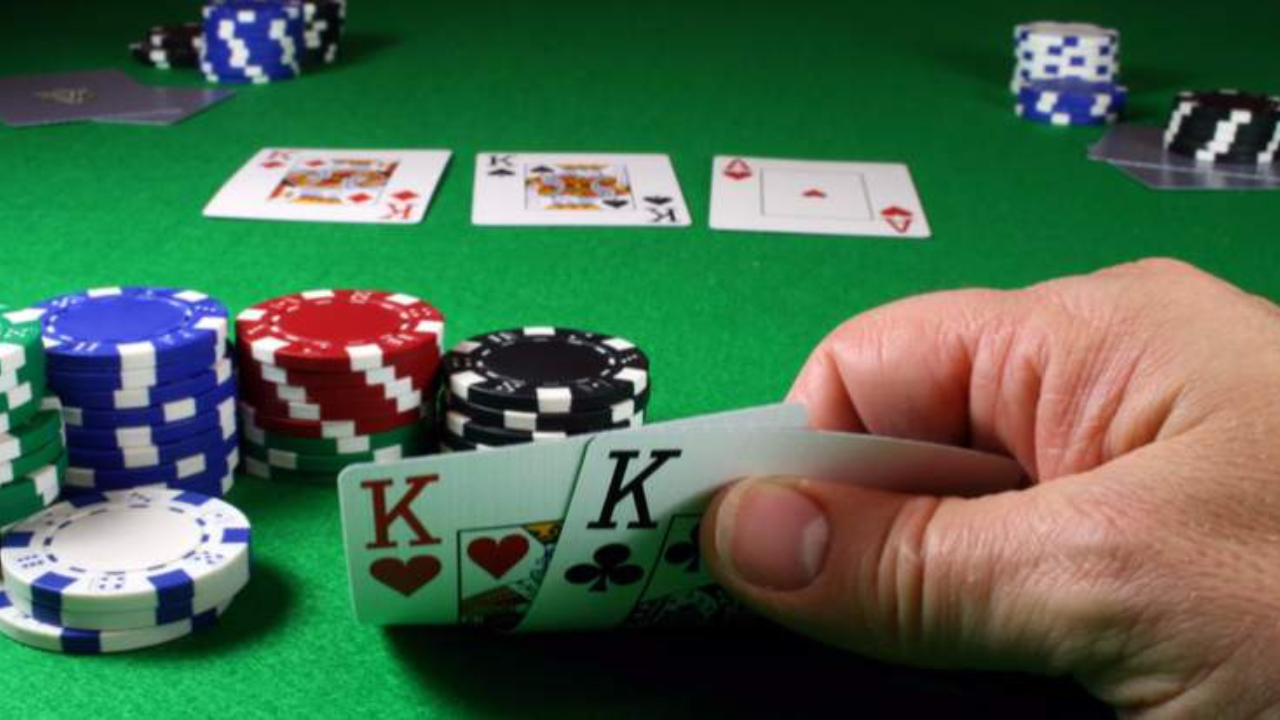 Effective Tricks to Easily Beat Poker Uang Asli Opponents